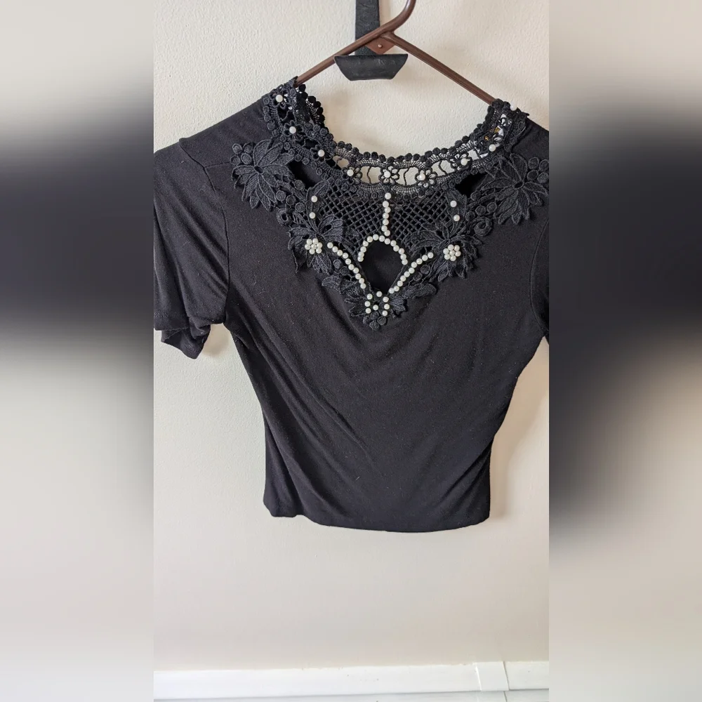 Top Chic pearl and lace embellished black short sleeve party top. Size Large - Picture 10 of 12